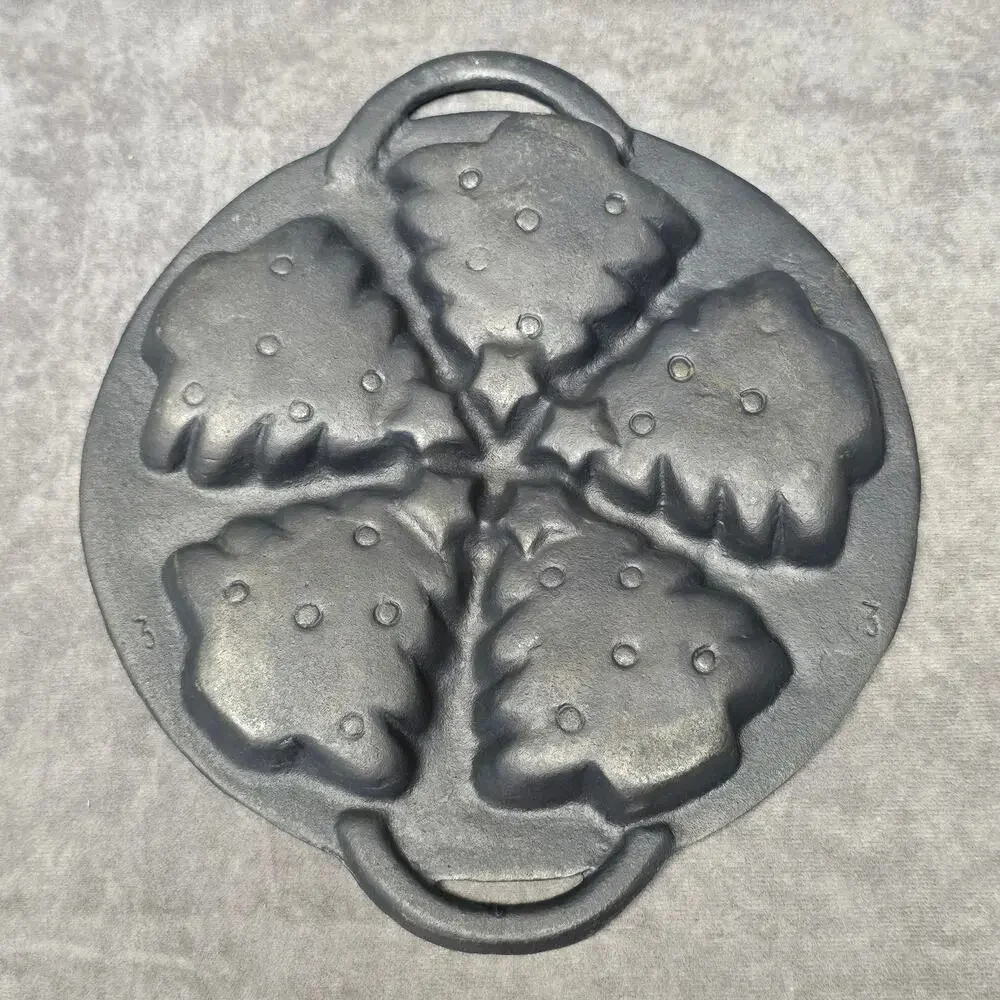 Vintage Cast Iron Christmas Tree Round 10